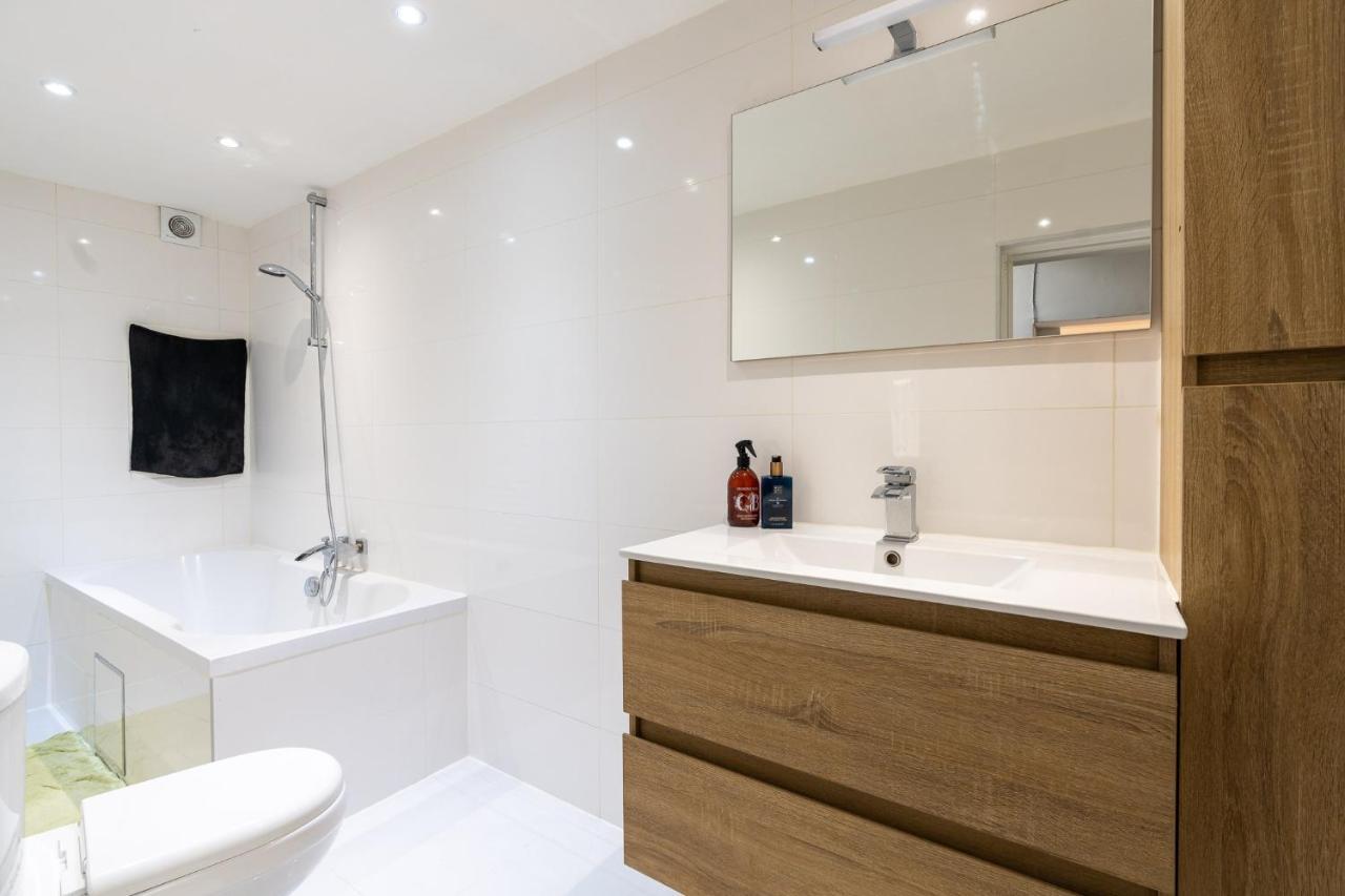 Large Room In House W Shared Kitchen & Bathroom W Free Parking Bluecard Antwerp Exterior photo