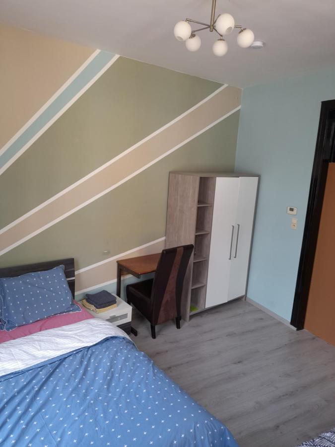 Large Room In House W Shared Kitchen & Bathroom W Free Parking Bluecard Antwerp Exterior photo